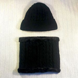 BLACK WINTER faux fur lined winter hat and gaiter Excellent Used Condition